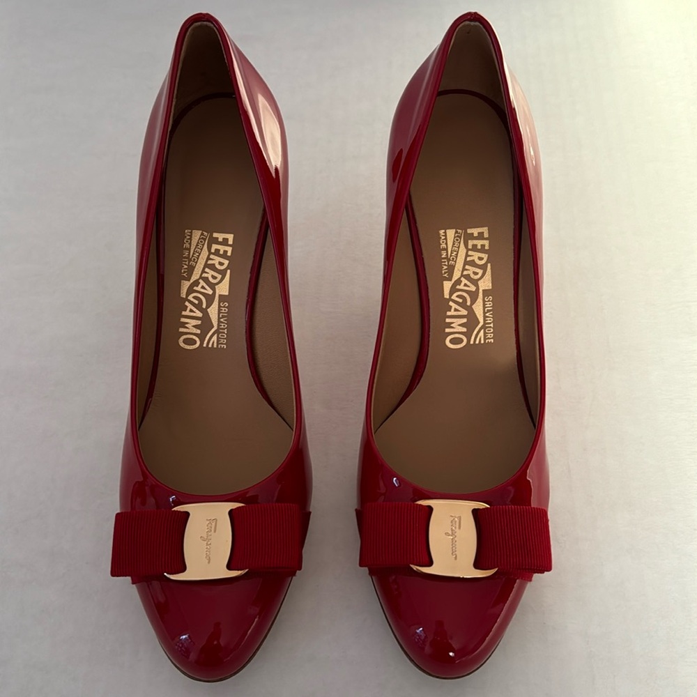 NWT Salvatore Ferragamo Carla 70 (7 cm) Red Pumps